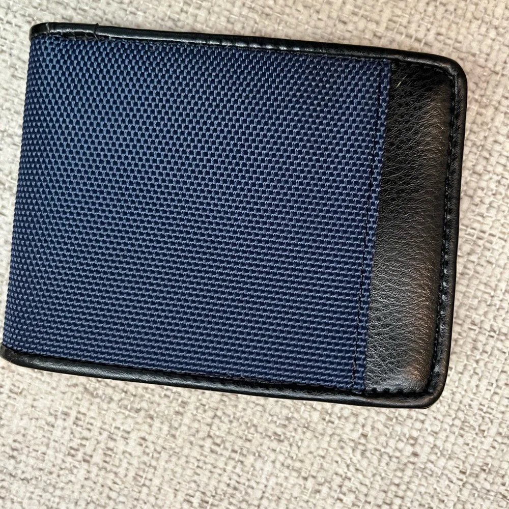 Luca Chiara GIO - NAVY VEGAN LEATHER/NYLON RFID BILLFOLD WALLET